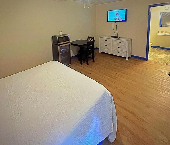 Bedroom 3, Cozy Bear Inn, Haywood