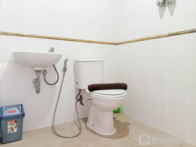 Bathroom 5, Minimalist Studio at Vivo Apartment By Travelio, Sleman