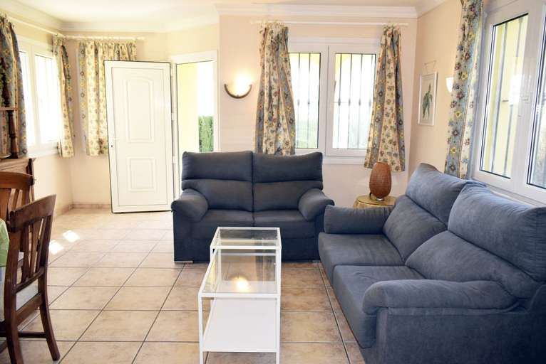 Room 3, Ch103 in Oliva With 3 Bedrooms and 2 Bathrooms, Valencia
