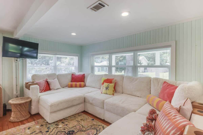 Living area, The Cabana on the Coast, Harrison