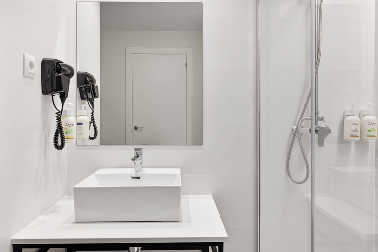 Bathroom 4, B&B Hotel Barcelona Sant Cugat, Barcelona