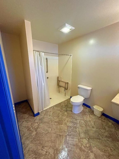 Bathroom 5, Cozy Bear Inn, Haywood