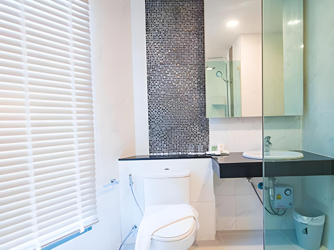 Bathroom 5, The Peak Chanthaburi Hotel, Muang Chanthaburi
