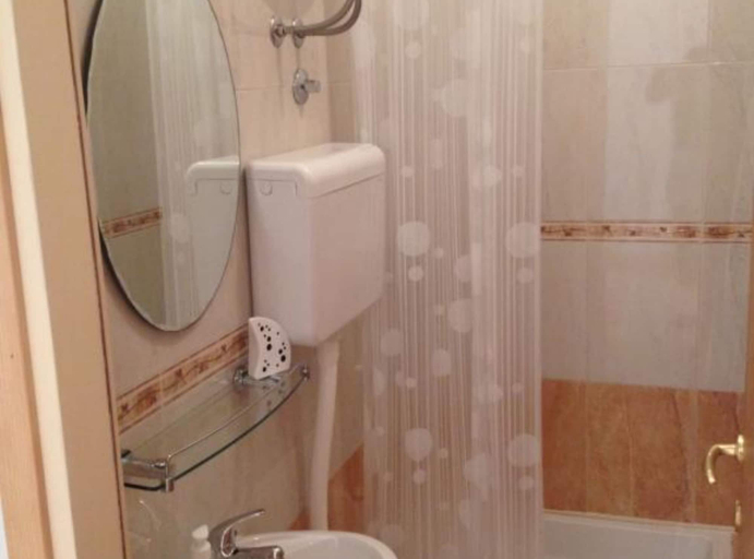 Bathroom 3, Adria Leut, Podgora