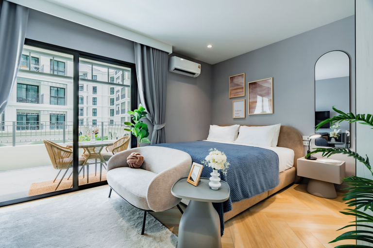 Room 2, Charming balcony studio in Title Legend, Phuket Island