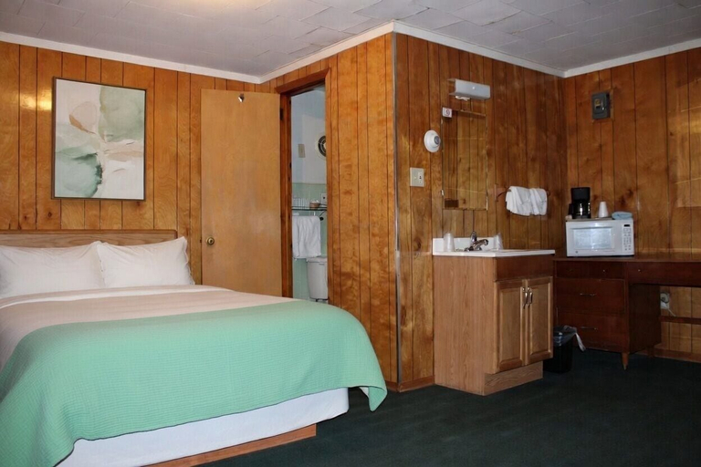 Room 2, Paddle Inn, Saint Louis