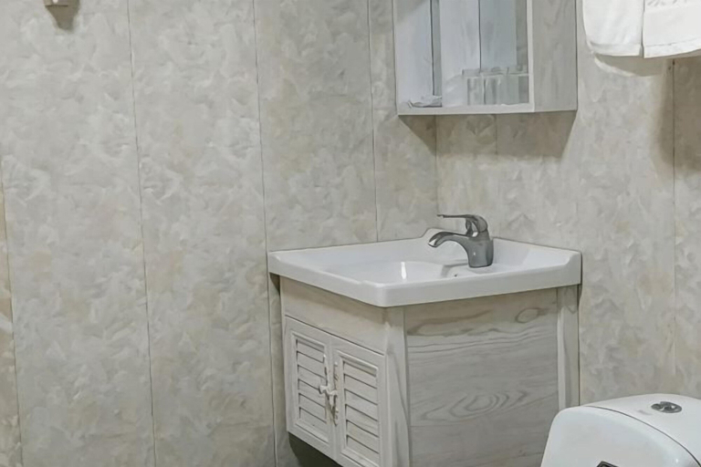 Bathroom 4, 789 Chain Hotel (Taishan Chengxi), Jiangmen