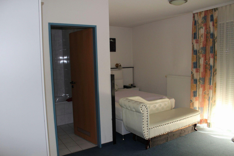 Bedroom 4, Hotel zum Goldenen Wagen, Lörrach