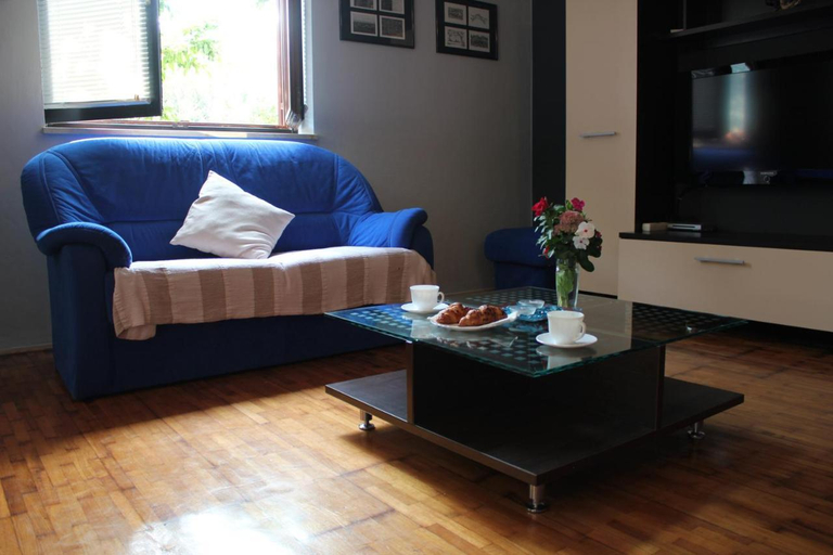 Others 2, Roses Apartment, Preko