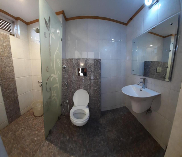 Bathroom 3, Hotel Lords Regency - Connected to the Mall Road, Shimla