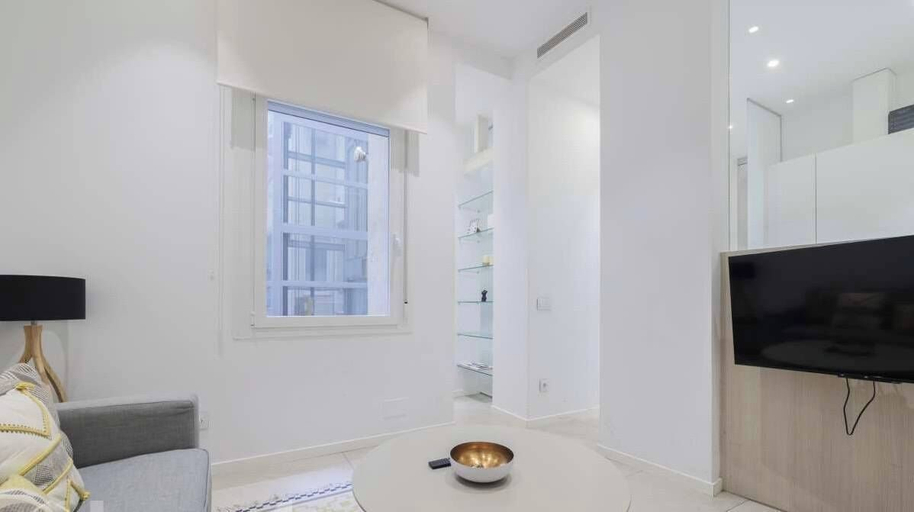 Room 3, w Warm 1BR in the Vibrant Chueca Neighborhood, Madrid
