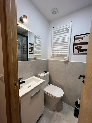 Room 4, w Dreamy 1BR With Great Balconny, Madrid
