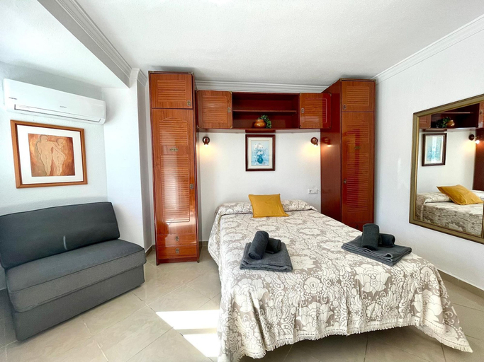 Room 3, Terrasol Plazamar 3-6, Málaga
