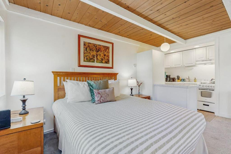 Bedroom 2, Atelier 1015, Blaine