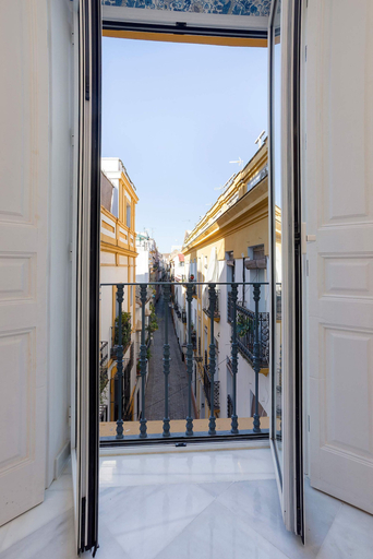 Room 3, Spectacular Duplex With a Private Pool in Seville Mendoza Rios II, Sevilla