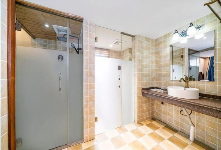 Bathroom 3, Binjiang Yizhan Hotel, Zunyi