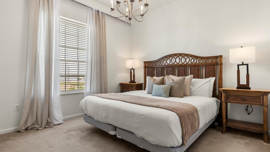 Interior 4, Upstay Great 3BR Condo w Scenic Views & Patio, Orange