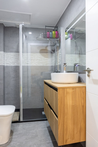 Room 2, Stay in La Latina Stylish Apartment for Work and Study, Madrid
