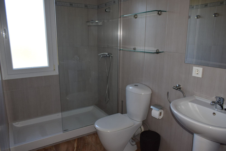 Room 2, Ch1900 in Oliva With 4 Bedrooms and 3 Bathrooms, Valencia