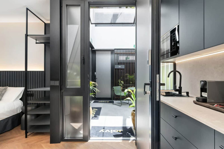 Room 5, Pac Fico Patio Suite Near Retiro, Madrid