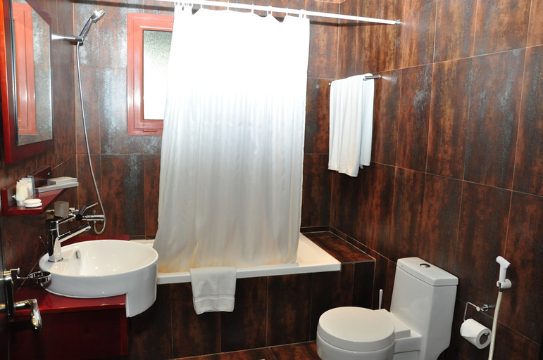 Bathroom 4, Al Manzil Hotel, Manama
