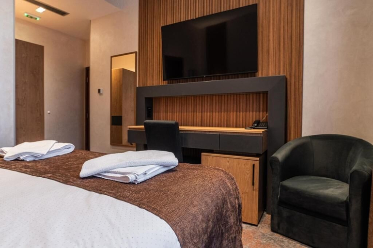 Room 4, Hotel Astral, Ruma