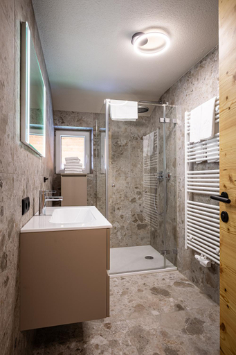 Bathroom 2, DORFSTUDIO Apartments, Kufstein