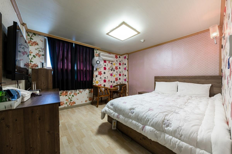 Bedroom 2, Incheon(Ganghwado) Hill House, Ganghwa