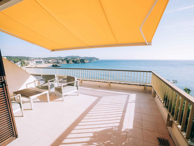 Room 5, Amazing Penthouse at La Fosca Beach, Girona