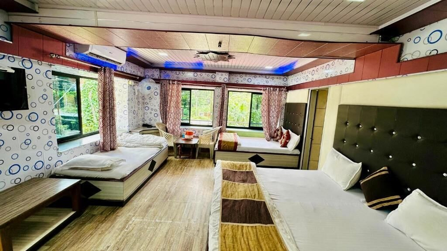 Room 5, Hotel Swastik, Sirohi
