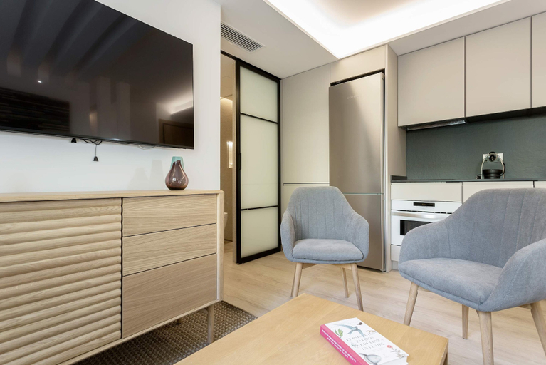 Room 4, Stylish 1-bd Apart in Bernab u Concha Espina II, Madrid