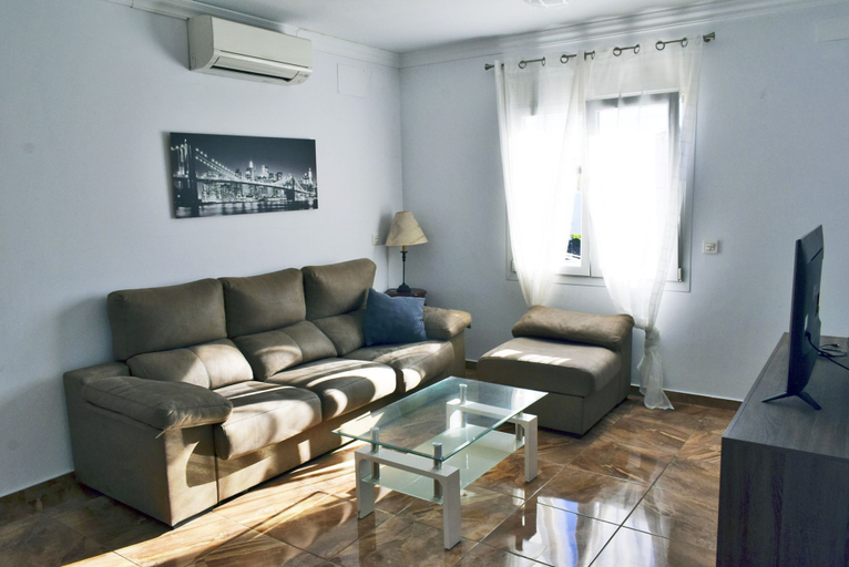 Room 5, Ch1900 in Oliva With 4 Bedrooms and 3 Bathrooms, Valencia