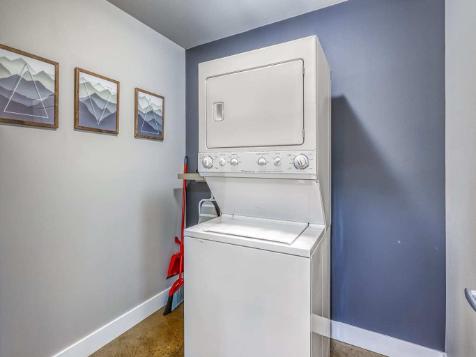 Interior 3, Stylish Condo With Balcony in Downtown Calgary, Division No. 6