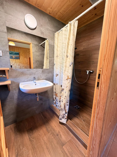 Bathroom 2, ZEFIR Dabki, Sławno