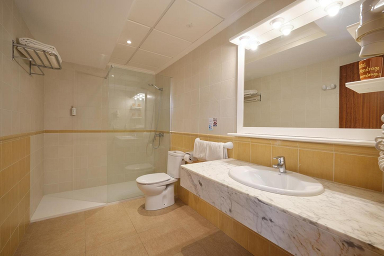 Bathroom 4, Hotel Playa Mondrago, Baleares