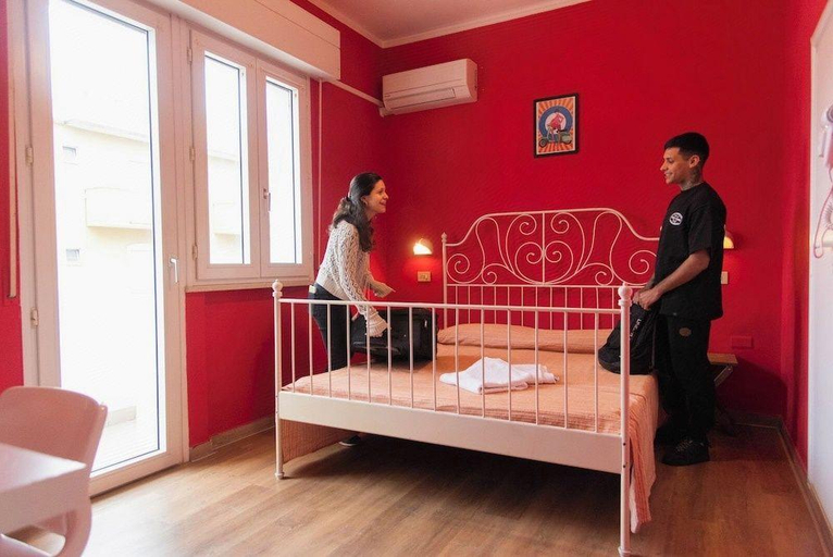 Bedroom 2, Sunflower Beach Backpacker Hostels & Bar-NEW, Rimini