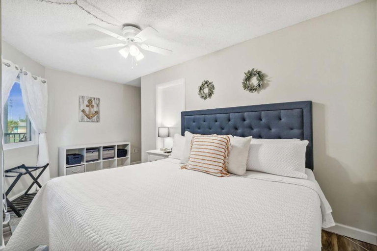 Bedroom 3, Moondrifter 208, Bay