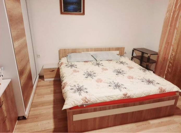 Bedroom 2, Bus Station Hostel, Peć