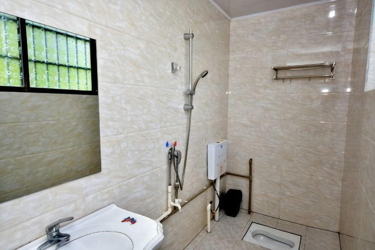 Bathroom 2, Huangyao Xinyi Inn, Hezhou