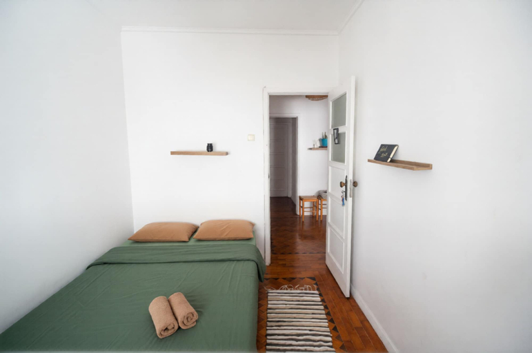 Room 5, Maria, Lisbon