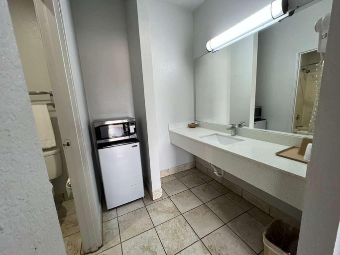 Bathroom 3, CENTURY INN, Dallas