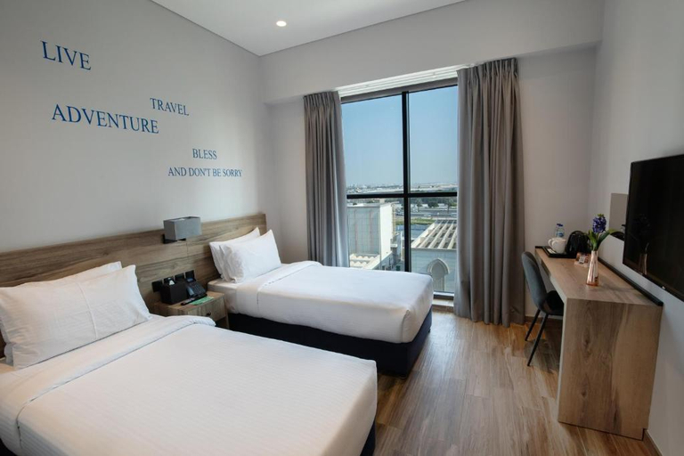 Bedroom 2, Kingsgate Hotel Canal, Dubai