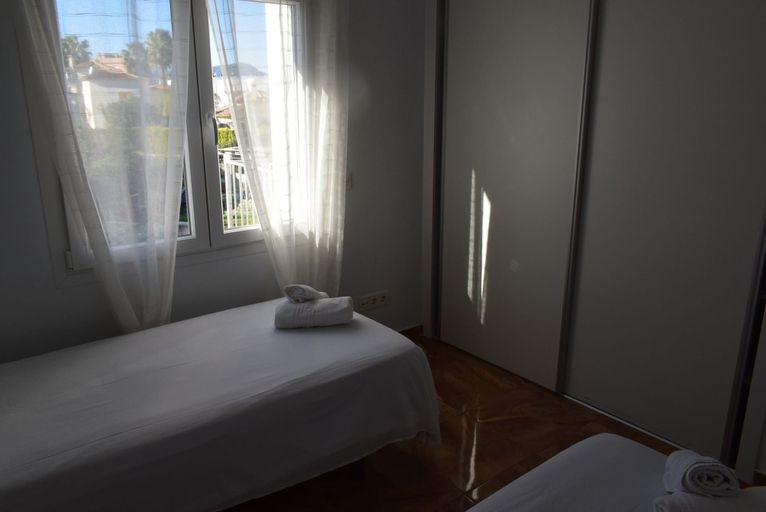 Room 3, Ch1900 in Oliva With 4 Bedrooms and 3 Bathrooms, Valencia