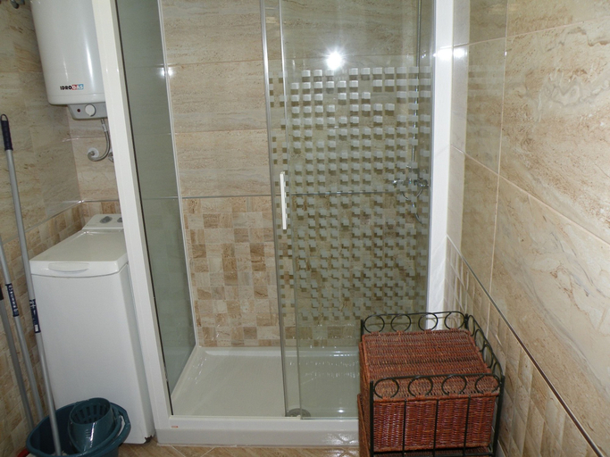 Bathroom 4, Gijon 9B in Benidorm, Alicante