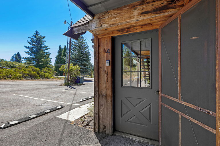 Exterior & Views 2, Basecamp Lodge, Siskiyou