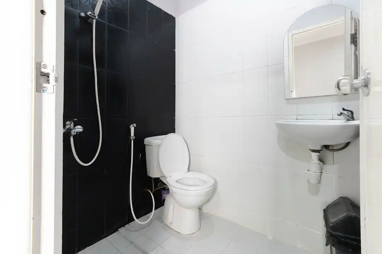 Bathroom 5, Sapadia Guest House HM Joni, Medan