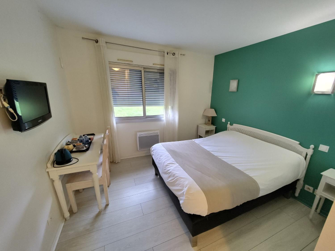 Bedroom 3, Logis Hotel Restaurant Chez Nous, Ain