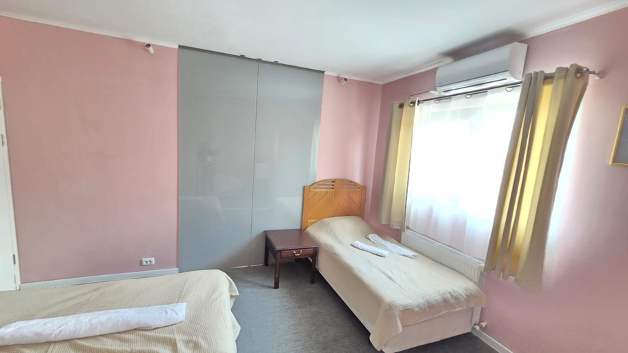 Bedroom 3, Book Wine Tasting Over Tbilisi, Tbilisi