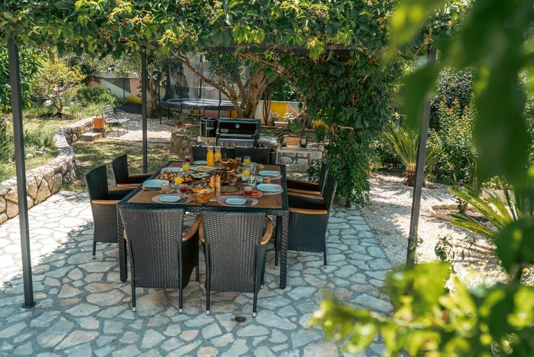 Food & Drinks 4, Apartments by the Beach with Pool and Lounge Beds - Miral Apartments, Lopar/Supetarska Draga