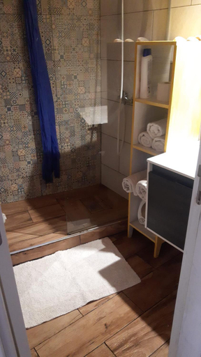 Bathroom 3, Love Tiny House, Faro